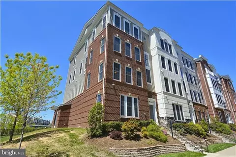 2325 Brookmoor Ln, Woodbridge, VA 22191