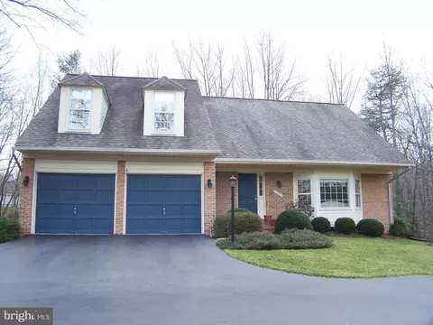 12833 Valleywood Dr, Woodbridge, VA 22192