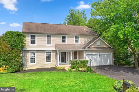 3822 Jocelyn Dr, Woodbridge, VA 22192