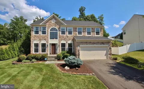 3208 Lost Pond Ct, Triangle, VA 22172
