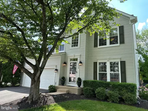 8100 Landfall Ct, Gainesville, VA 20155