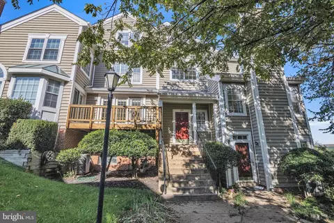 430 Overlook Dr, Occoquan, VA 22125