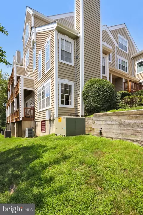 418 Overlook Dr, Occoquan, VA 22125