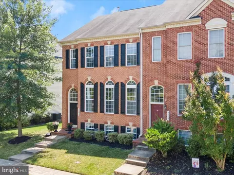 2661 Helmsman Ln, Woodbridge, VA 22191