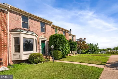 2740 Winston Ct, Woodbridge, VA 22191
