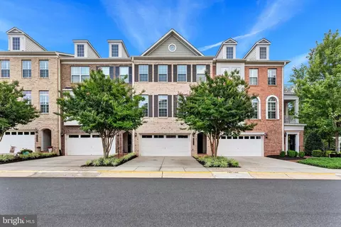 8013 Turtle Creek Cir, Gainesville, VA 20155