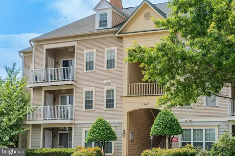13615 Garfield Pl #302, Woodbridge, VA 22191