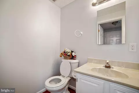 3668 Wharf Ln, Triangle, VA 22172 photo 9