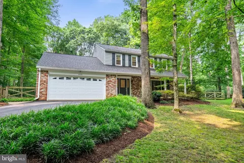 8029 Whitting Dr, Manassas, VA 20112
