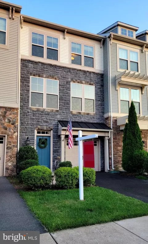 8943 Garrett Way, Manassas, VA 20112