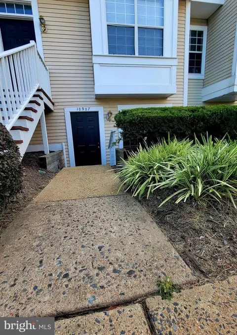 10907 Postern Ct, Manassas, VA 20109 photo 4