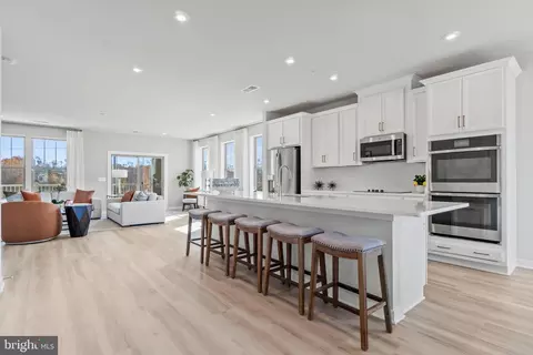215 Park Central Ter #B, Manassas Park, VA 20111