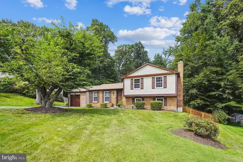 16036 Macedonia Dr, Woodbridge, VA 22191