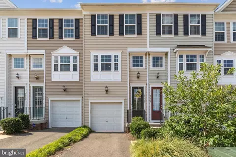8226 Heritage Crossing Ct, Manassas, VA 20109