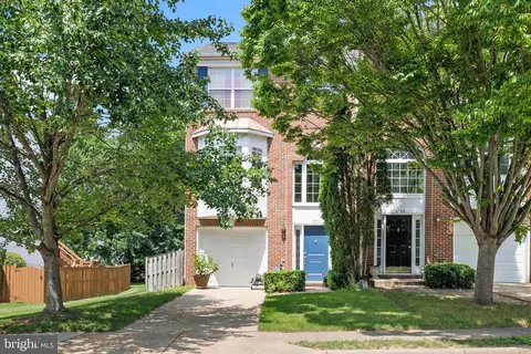 3710 Matura Ln, Woodbridge, VA 22192