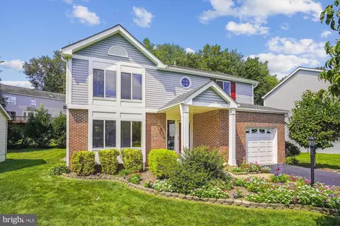 12806 Valleyhill St, Woodbridge, VA 22192