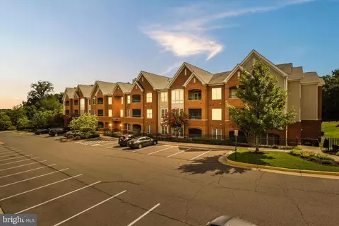 7055 Heritage Hunt Dr #108, Gainesville, VA 20155