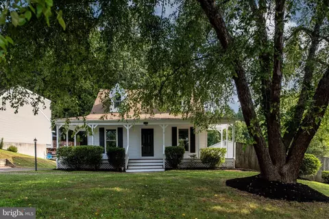 5540 Rowser Dr, Woodbridge, VA 22193