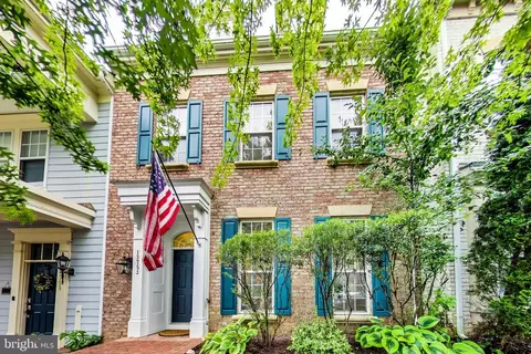 13753 Fleet St, Woodbridge, VA 22191