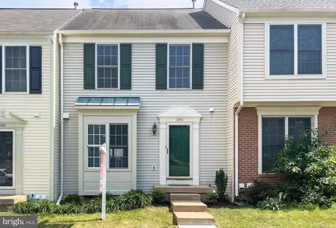 12731 Hunterbrook Dr, Woodbridge, VA 22192