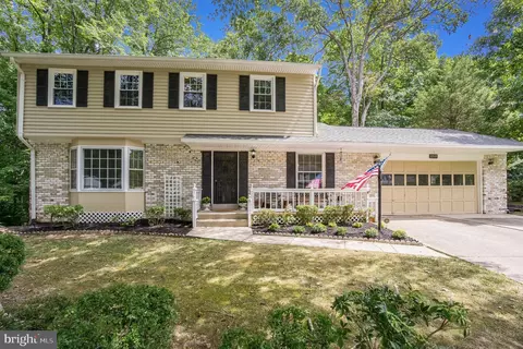 12117 Harbor Dr, Woodbridge, VA 22192