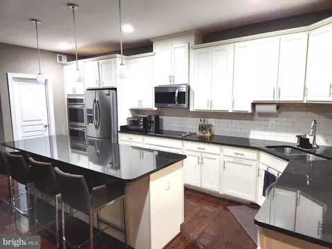 8881 Englewood Farms Dr, Manassas, VA 20112