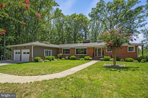 19200 Carborough St, Triangle, VA 22172