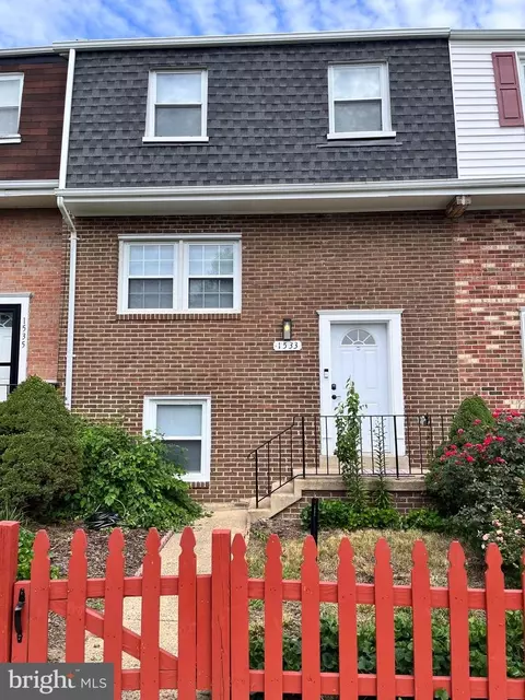 1533 Fort Sumter Ct, Dumfries, VA 22026