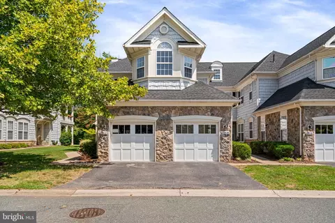 13838 Greendale Dr, Woodbridge, VA 22191