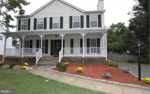 6092 Ponhill Dr, Woodbridge, VA 22193