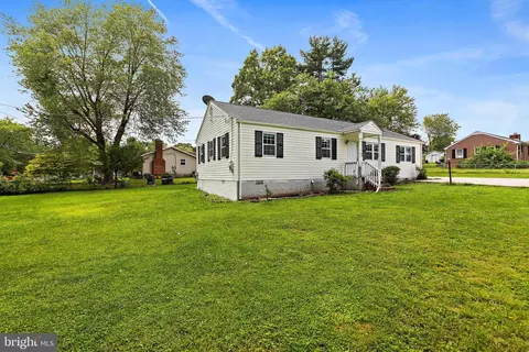 8601 Spruce St, Manassas, VA 20111