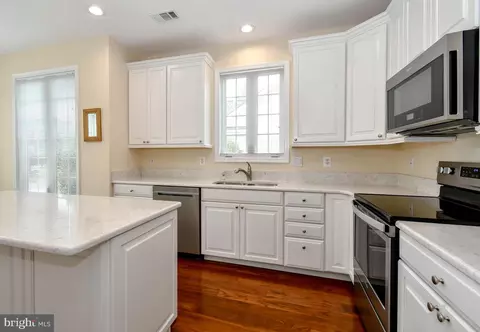 13696 Paddock Ct, Gainesville, VA 20155 photo 9
