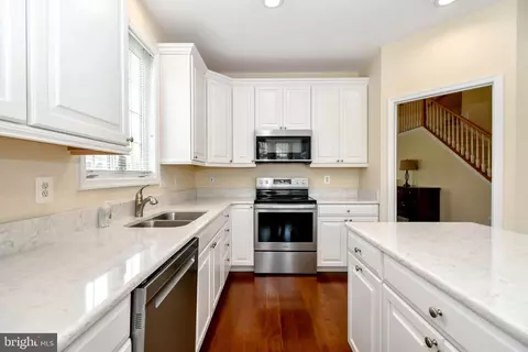 13696 Paddock Ct, Gainesville, VA 20155 photo 8
