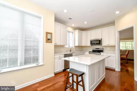 13696 Paddock Ct, Gainesville, VA 20155 photo 4