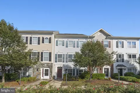 5031 Potomac Highlands Cir, Triangle, VA 22172