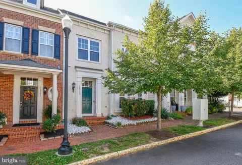 13703 Pinnacle St, Woodbridge, VA 22191