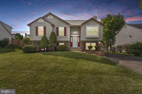 5854 Riverside Dr, Woodbridge, VA 22193