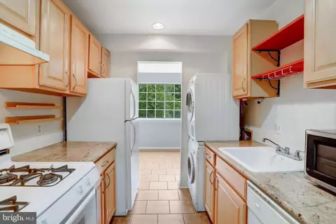 1521 Colonial Dr #203, Woodbridge, VA 22192
