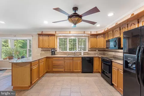 18317 Candice Dr, Triangle, VA 22172 photo 9