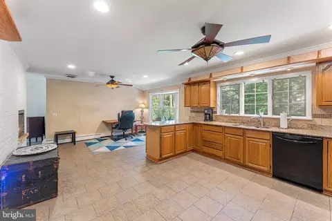18317 Candice Dr, Triangle, VA 22172 photo 8