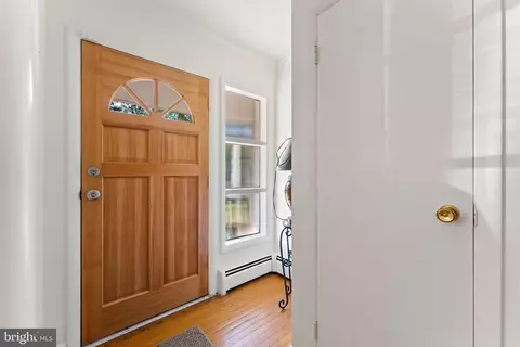 18317 Candice Dr, Triangle, VA 22172 photo 2