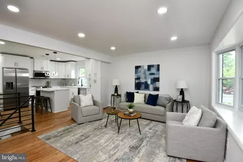 9652 Macgregor Ct, Manassas, VA 20110 photo 2