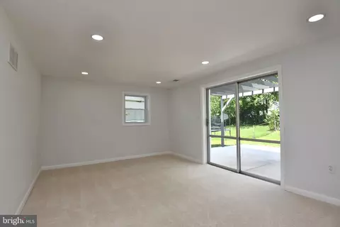 9652 Macgregor Ct, Manassas, VA 20110 photo 17