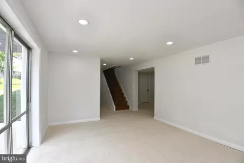 9652 Macgregor Ct, Manassas, VA 20110 photo 19