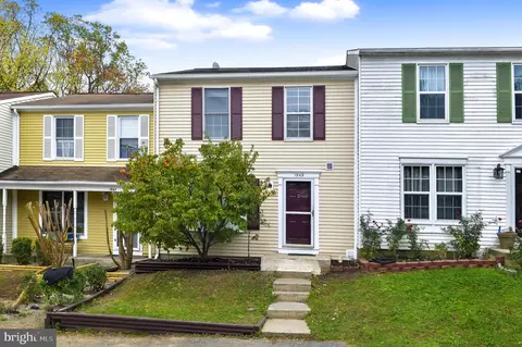 1949 Pohick Creek Ct, Woodbridge, VA 22192