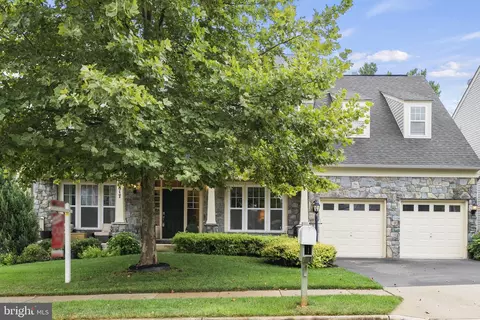 8817 Brown Thrasher Ct, Gainesville, VA 20155