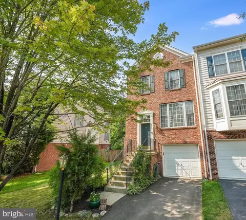 9729 Cheshire Ridge Cir, Manassas, VA 20110
