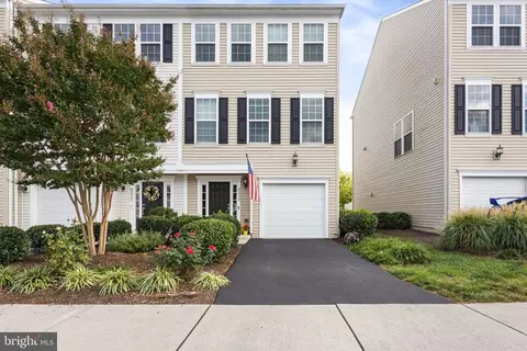 8219 Heritage Crossing Ct, Manassas, VA 20109