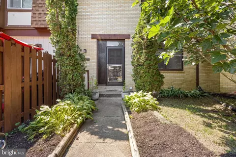 12686 Castile Ct, Woodbridge, VA 22192