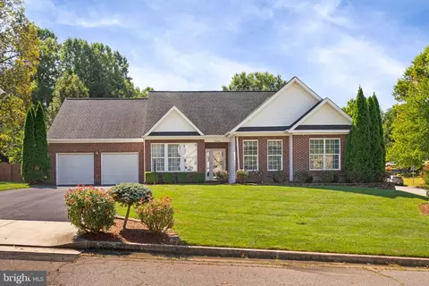 5835 Moonbeam Dr, Woodbridge, VA 22193